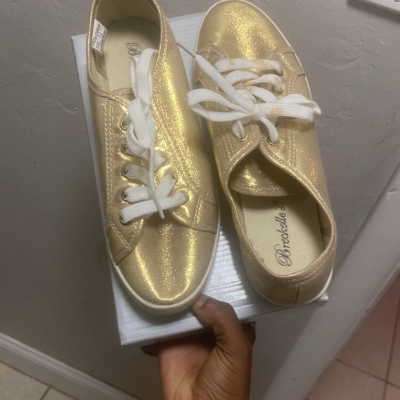 These golden Breckelle’s are on sale today for $60 dollars BUY IT NOW!!! - Picture 4 of 5